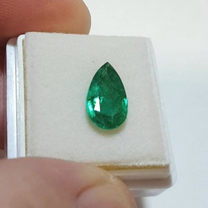 natural emerald, Sweet natural green tea leaf color emerald 2.20 carats.