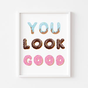 Impresión de baño "Te ves bien", póster de "Te ves bien", impresión artística de pared, letrero decorativo para baño, póster con donas, texto de burbujas, tipografía, arte dulce