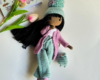 Poupée au crochet avec accessoires, jouets faits main pour enfants, poupée en tricot, cadeau de 1er anniversaire, cadeau pour fille, poupée mobile, cadeau fait main unique