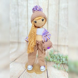 Poupée au crochet avec accessoires, jouets faits main pour enfants, poupée en tricot, cadeau de 1er anniversaire, cadeau pour fille, poupée mobile, cadeau fait main unique Purple-Light Brown