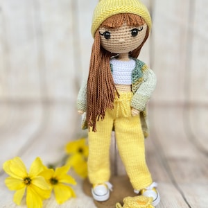 Poupée au crochet avec accessoires, jouets faits main pour enfants, poupée en tricot, cadeau de 1er anniversaire, cadeau pour fille, poupée mobile, cadeau fait main unique Yellow-Green