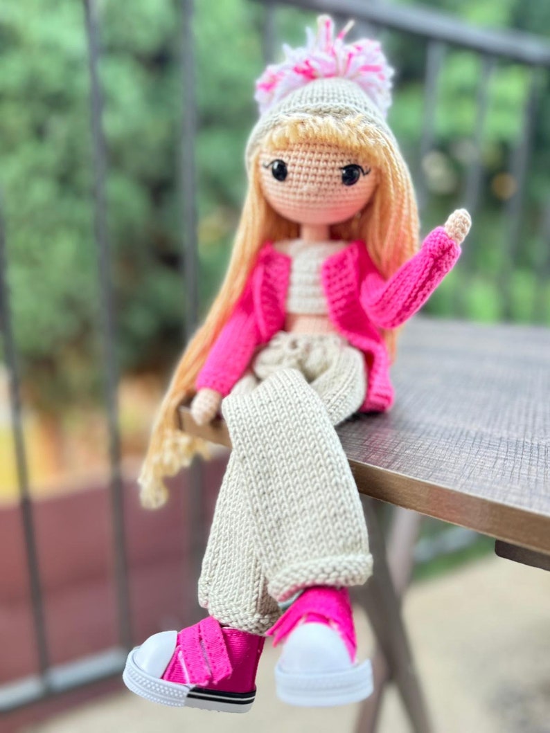 Poupée au crochet avec accessoires, jouets faits main pour enfants, poupée en tricot, cadeau de 1er anniversaire, cadeau pour fille, poupée mobile, cadeau fait main unique Pink-Grey