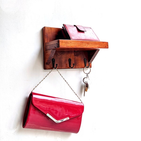 Rustikaler Post- und Schlüssel-Organizer mit Regal, Boho-Post und Schlüsselhalter aus hochradiertem Holz.