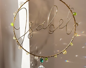 Personalisierter Suncatcher Grün Kristall mit Namen als Fensterdekoration fürs Kinderzimmer - Geschenk zur Geburt, Taufe, Geburtstag
