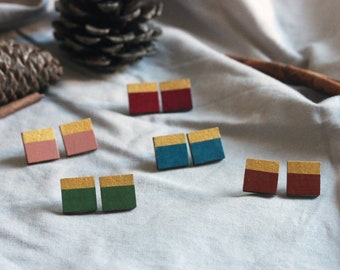 Garofanino stud earrings in hand-painted cardboard. Laser cut earrings