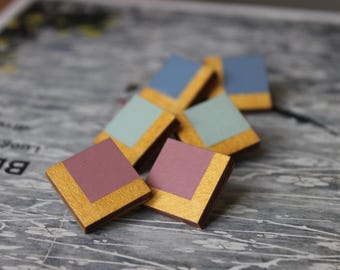 Garofanino stud earrings in hand-painted cardboard. Laser cut earrings