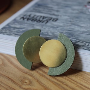 Botton D'Oro oorbellen. Met de hand beschilderde oorbellen van karton. Oorbellen met lasersnijden.