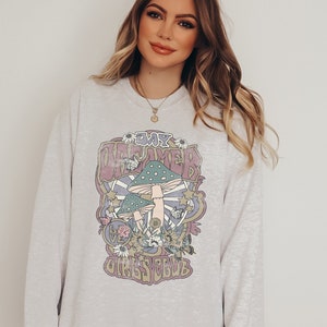 Mushroom Sweatshirt, Cottagecore Sweater, Hippie Sweatshirt, Psychedelic Shirt, Retro Sweatshirt, Aesthetic Hoodie, Oversized Crewneck