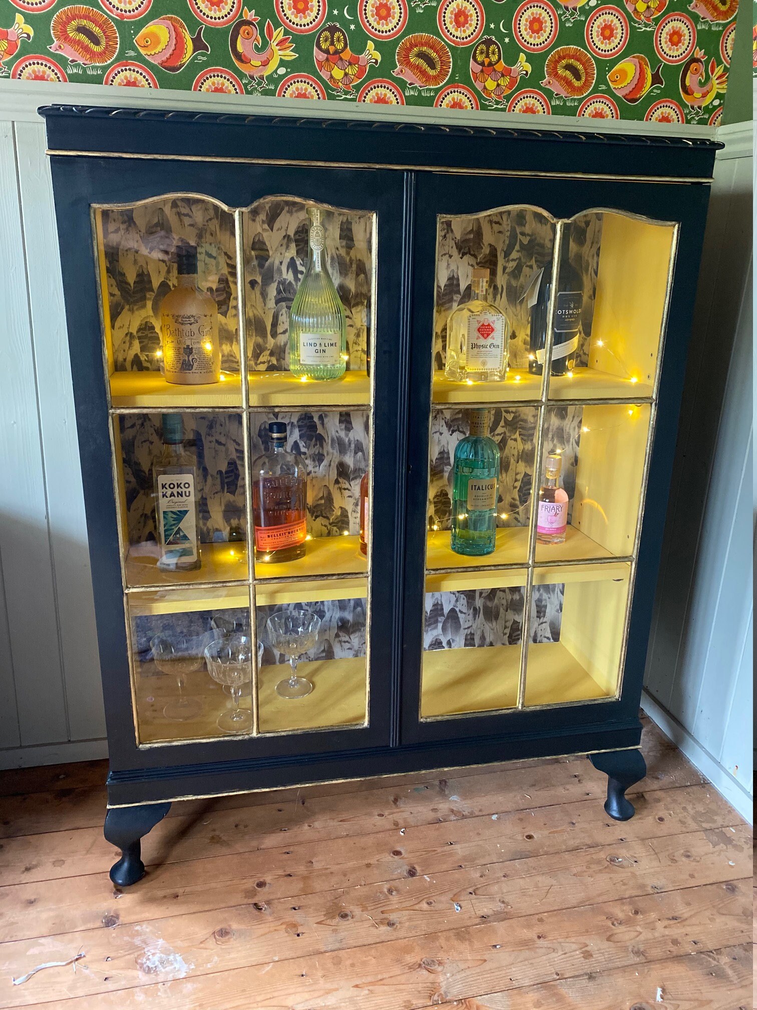 Beautiful bespoke gin drinks display Etsy