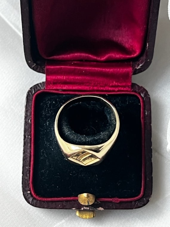 Beautiful Antique French 18k Gold Signet Ring - image 4