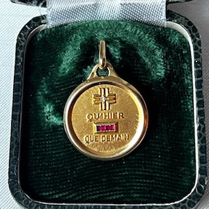 Medalhão Augis Francês Antigo em Ouro 18k, Rubi e Diamante