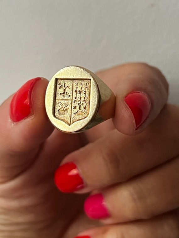 Antique 14k Gold Family Crest Signet