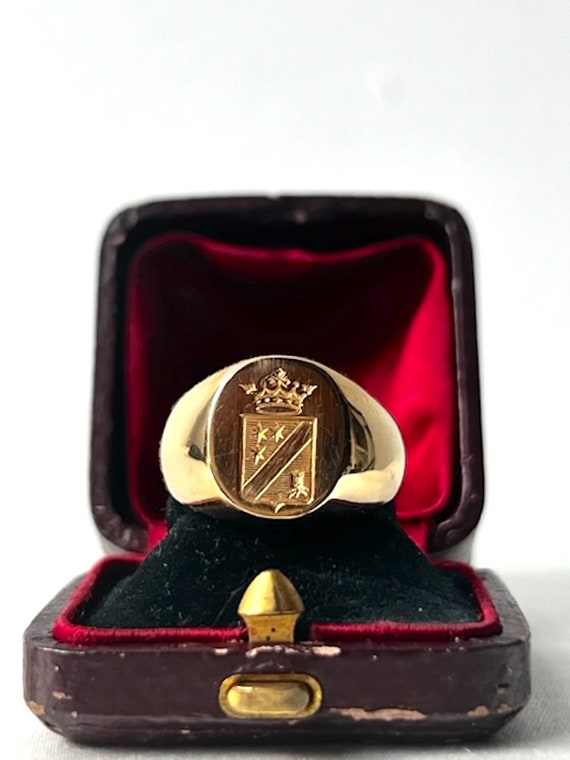 Antique 18k Gold family Crest Signet Ring - image 1