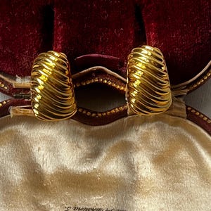 Vintage Italian 18k Gold Hoop Texture Earrings