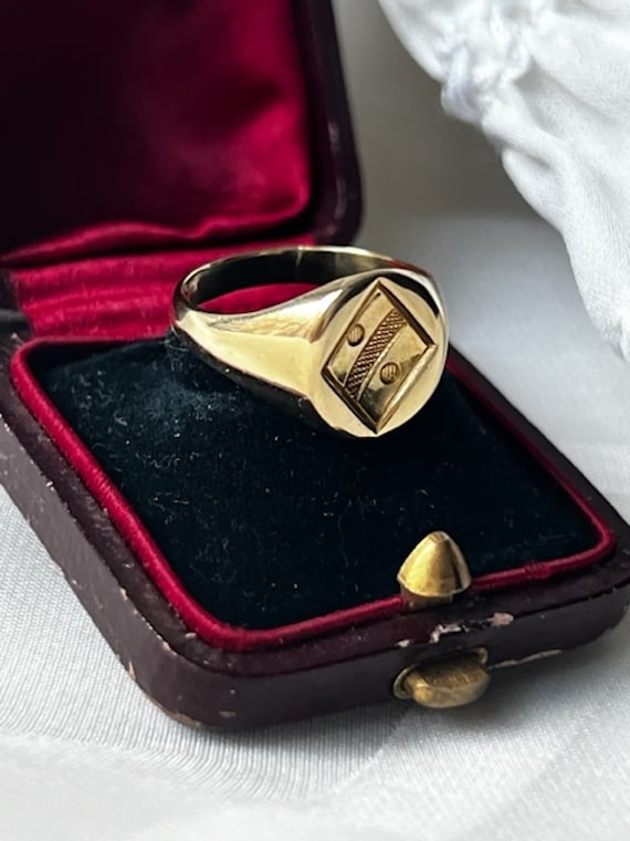 Beautiful Antique French 18k Gold Signet Ring - image 3