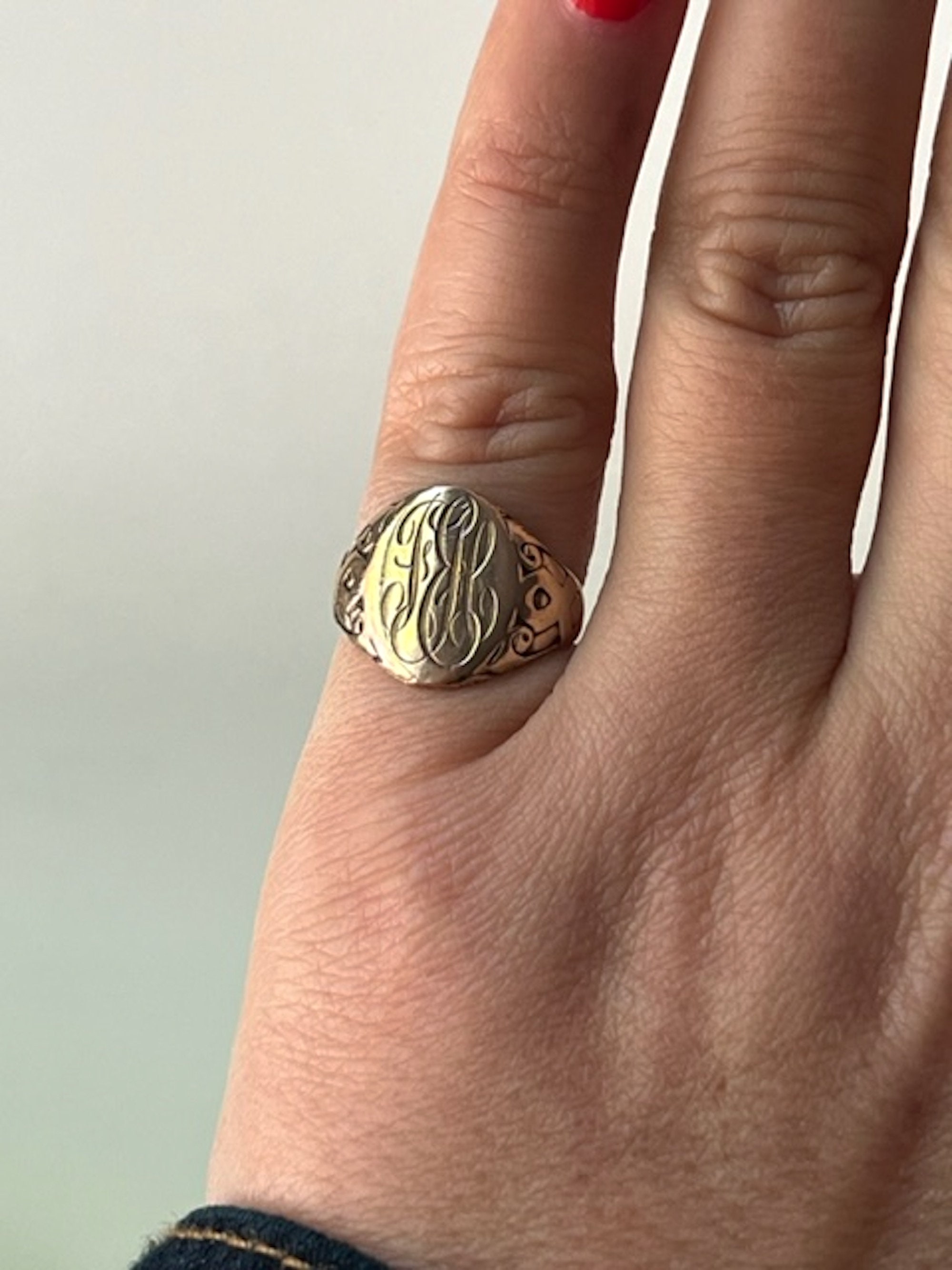 Antique 14k Gold Signet Ring With Woman's Figure Monogram Signet Ring –  LUXXOR Vintage