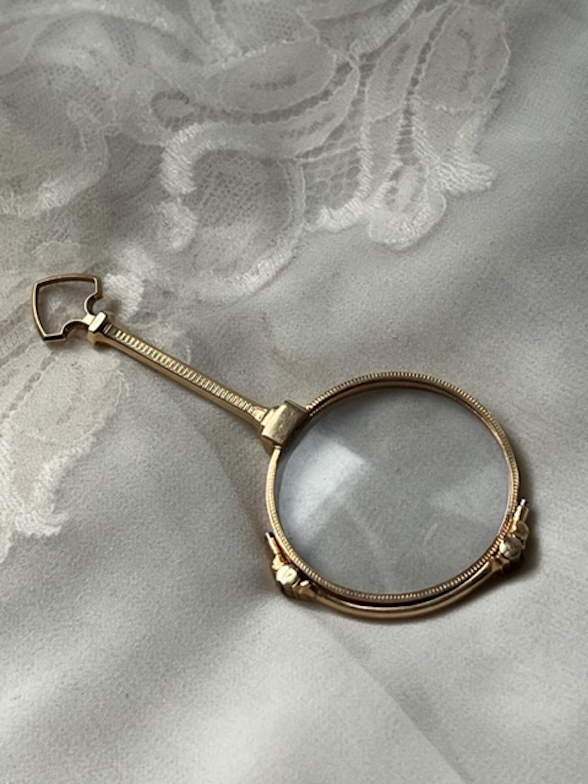 10k Yellow Gold Magnifying Glass JEWELERS LOUPE Pendant. Antique