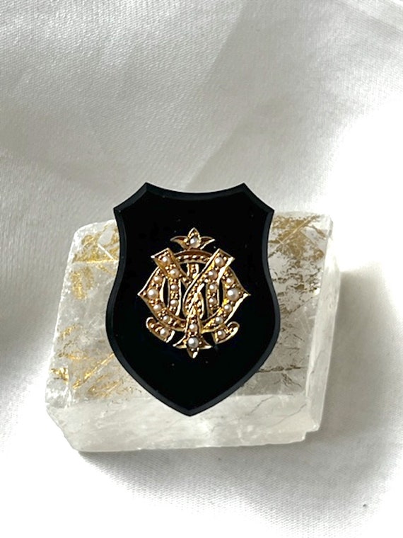Victorian 18k Gold, Onyx & Pearls Shield Locket Pe