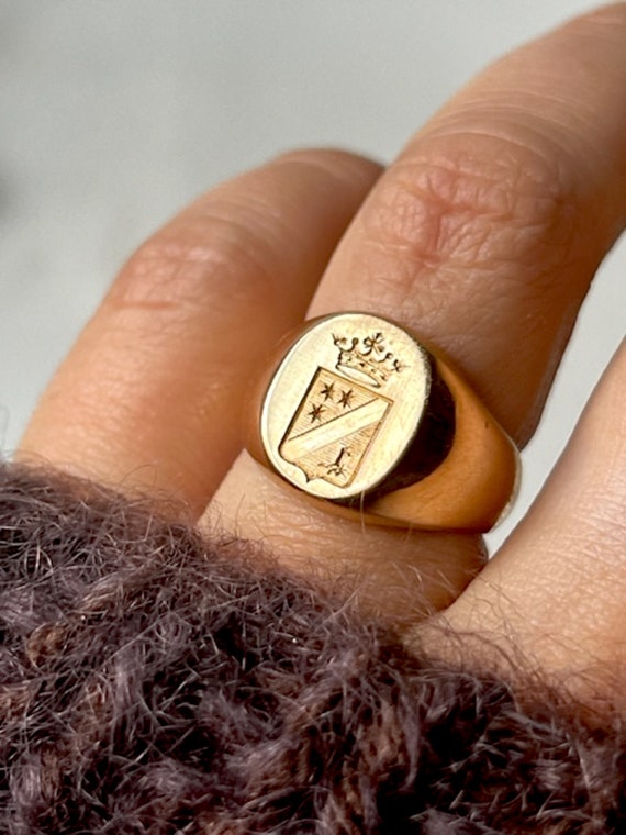 Antique 18k Gold family Crest Signet Ring - image 6