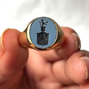 Antique 18k Gold Agate Intaglio Signet Ring with Lion