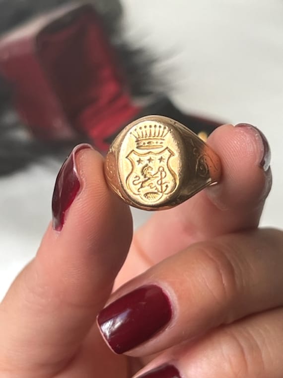 Antique Italian 18K Gold Family Crest Signet Ring