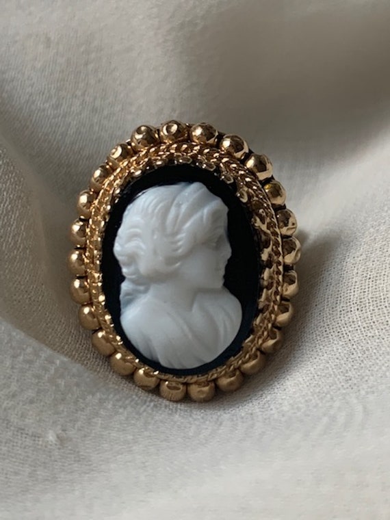 Antique 14K Gold Onyx Cameo Ring