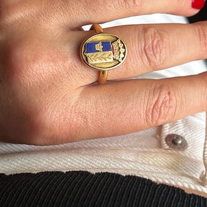 Antique 18k gold, lapis & enamel signet ring