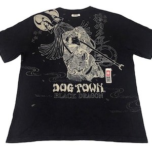 Vintage Dog Town Black Dragon Traditional Motif Art Tee T-shirt Inspired Designer Streetwear Fits Size XL Y657J