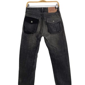 Vintage 90s Levi's Strauss Lot 501 Made in France Czarny Denim Specjalnie wykonane spodnie jeansowe z klapami kieszenie Rozmiar 28 29 Streetwear E179