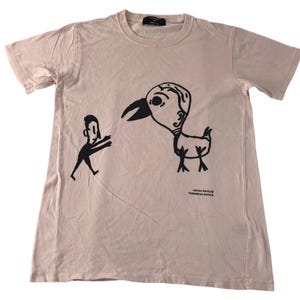 Camiseta vintage Cabane De Zucca x Adrien Genty Bird con logo grande estampado. Ropa de calle de diseñador. Talla S YA982j