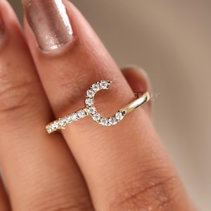 Anillo de oro de 18 quilates con letras, anillo de diamantes con inicial personalizado, anillo minimalista apilable, joyería celestial, regalo de Navidad para esposa, anillo para madre