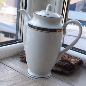 Beautiful vintage Soviet coffee pot. Height 18 cm. size 17x7 cm weight 400 grams