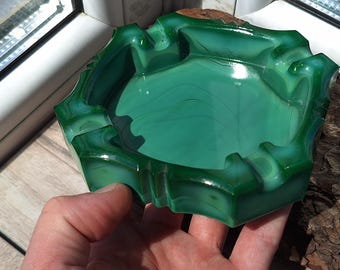 マラカイトガラス製の非常に美しいヴィンテージ灰皿です。装飾用の希少