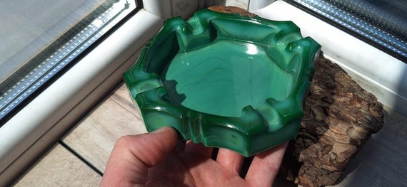 マラカイトガラス製の非常に美しいヴィンテージ灰皿です。装飾用の希少