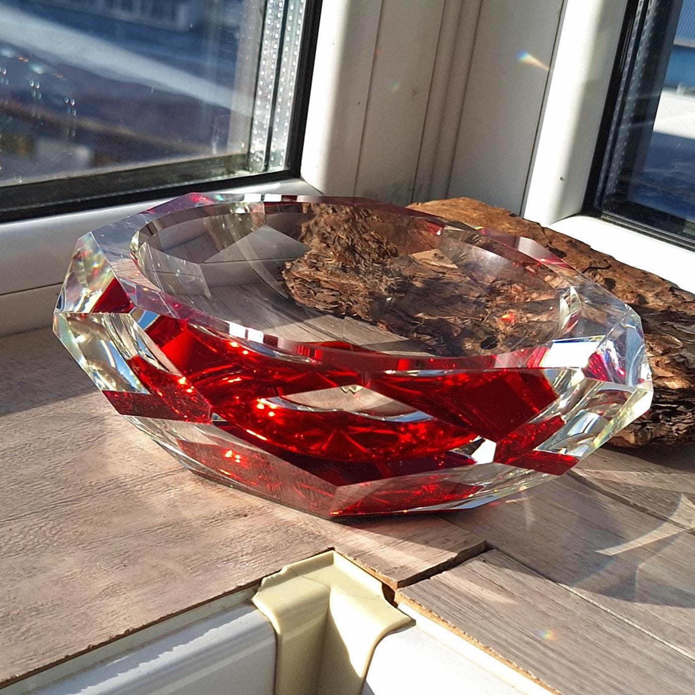 巨大なヴィンテージのファセットクリスタル灰皿、底は鏡面仕上げ、直径