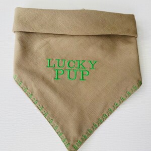 Wendbares St. Patrick's Day Hundehalstuch, LUCKY PUP Hundehalstuch, 4 Kleeblatt Bandana, St. Pattys Day Hundehalstuch, Kleeblatt Bandana, Khaki Bandana
