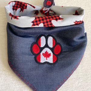 Wendbare kanadische Flagge Pfotenabdruck Hundehalstuch, gesticktes Ahornblatt, Ellbogen hoch Dana, Kanada ist nicht zu verkaufen, hergestellt in Kanada, Haustiergeschenk