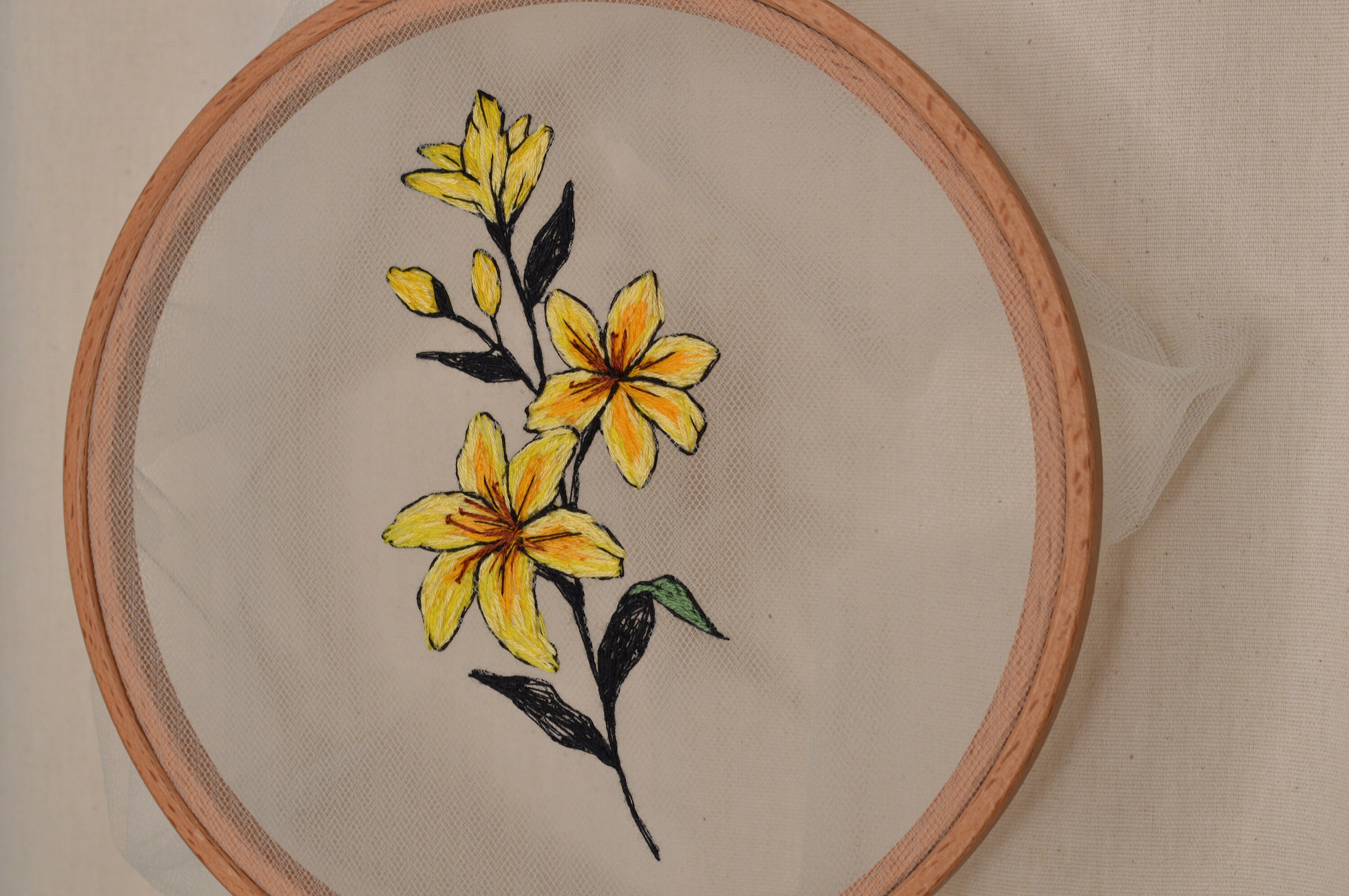 Lilys. Adorno bordado. Embroidery Hoop. - Etsy México Lilys. Adorno bordado. Embroidery Hoop. - Etsy México
