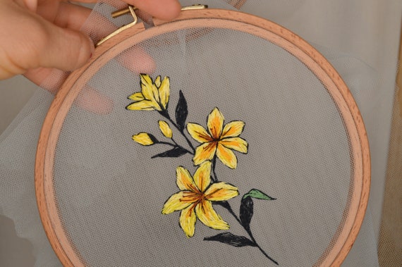 Lilys. Adorno bordado. Embroidery Hoop. - Etsy México Lilys. Adorno bordado. Embroidery Hoop. - Etsy México