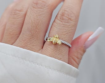 Anillo de abeja de plata de ley: un dulce símbolo de la belleza de la naturaleza.