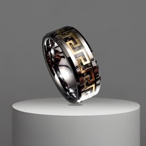 Wolfram griechischen Design Ring - 8 mm Schwarz & Gold Ehering, langlebig Europäisch-inspirierter Schmuck, Geschenk, Kratzfest, für Ihn-Unisex Ring