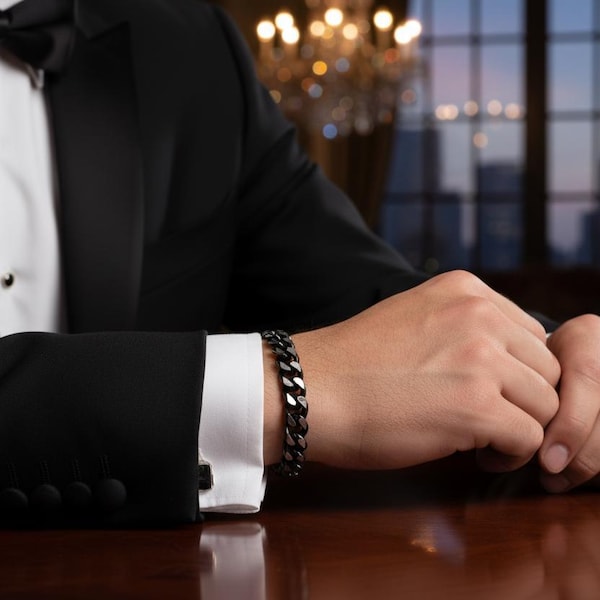 Unisex Stainless Steel Link Bracelet Thin Luxury Everyday Accessory