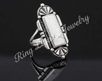 Anillo de plata de ley oxidada con piedra de turquesa blanca - 9 mm de altura de la cara