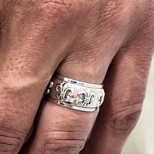 Anillo giratorio de flor de lis para hombre en plata de ley 925, 10,8 mm de ancho, pulido intenso, unisex, ideal para personas inquietas.
