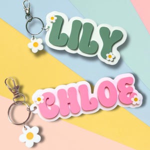 Étiquette personnalisée pour sac d'école pour enfant, Étiquette 3D personnalisée pour sac à dos en acrylique avec superposition, Cadeau de rentrée scolaire, Joli porte-clés marguerite pour fille, Porte-clés
