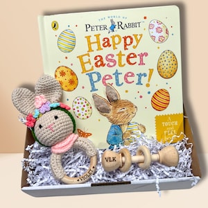 Set de regalo personalizado para la primera Pascua de tu bebé: sonajero de conejito de ganchillo con grabado personalizado, juguete de dentición con monograma, libro sensorial, regalo para recién nacidos.