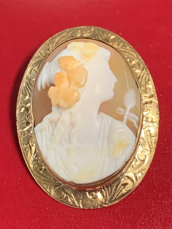 14kt yellow gold antique shell cameo brooch/pendan