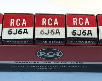 Hoes van 5 NOS Vintage RCA 6J6A elektronenversterker radiovacuümbuizen in dozen