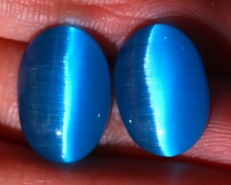 BEDNL 1pc schöne Blaue Katzenauge Stein herzförmige Kristallsteine  ​​Edelsteine ​​Geschenke Dekor natürliche Quarzkristalle beruhigender Stein  YUCHENYIN (Color : One Size) : : Drogerie & Körperpflege