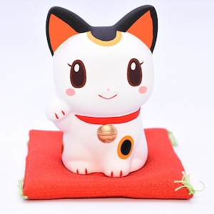 Maneki Neko white color red and black ears Beckoning Cat Lucky cat for Good luck H8.0cm 7697